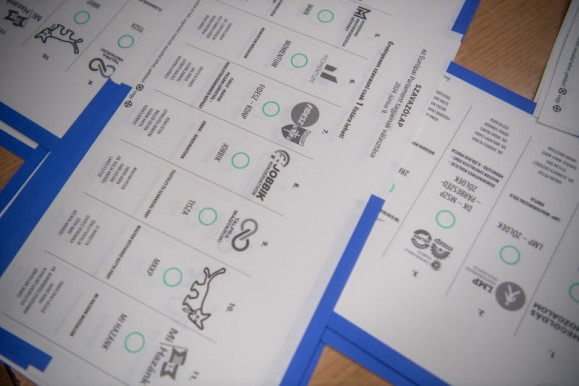 Folytatódott a kerületekben a főpolgármester-választás érvényes szavazatainak újraszámlálása